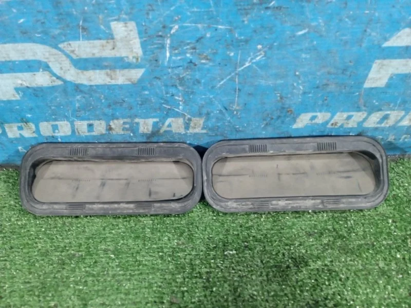 Решетка вентиляционная задняя Toyota RAV4