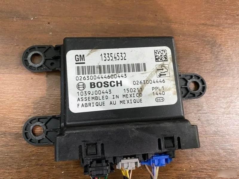 Блок управления парктрониками Opel Astra J 2010 13354532 P10 A16XER