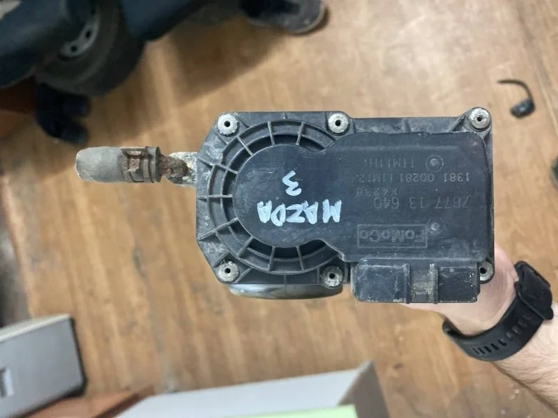 Дроссельная заслонка Mazda 3 2009 Z67713640 BL Z6