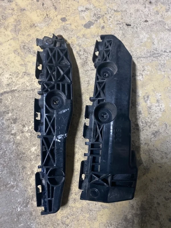 Кронштейн бампера Toyota Rav4 2010 5253642021 XA30 1AZ-FE, задний правый