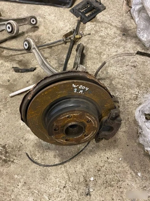 Кулак Mercedes Benz C A2043500341 W204 OM646, задний