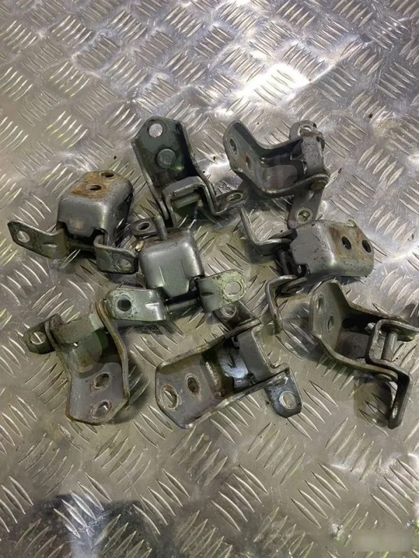 Петля двери Mazda 3 2009 F15159210B BL Z6