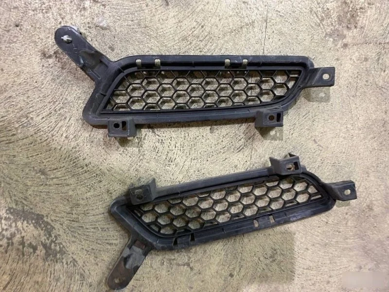 Решетка радиатора Mitsubishi Lancer X 2008 7450A305 CY 4B10