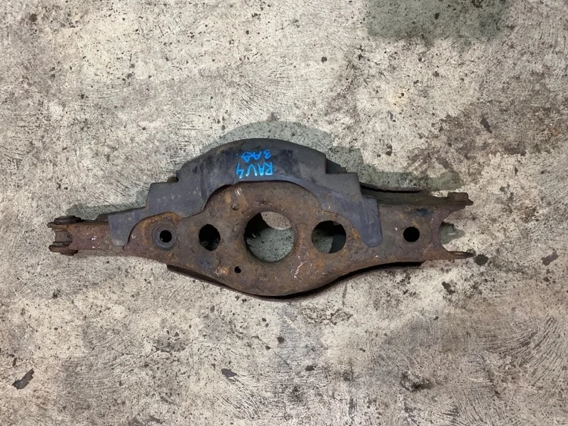 Рычаг Toyota Rav4 2010 4878042010 XA30 1AZ-FE, задний левый