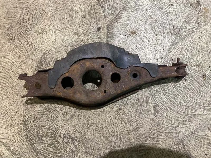 Рычаг Toyota Rav4 2010 4878042010 XA30 1AZ-FE, задний правый