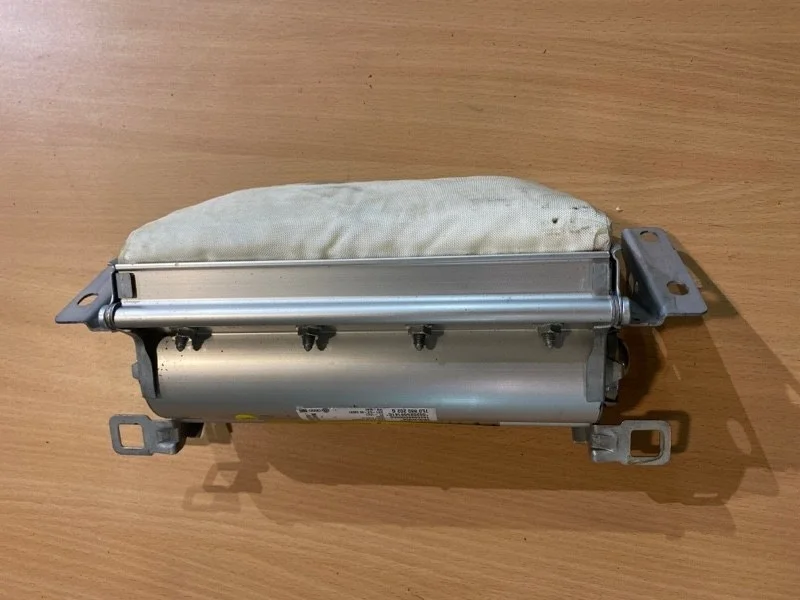 Подушка SRS в торпеду Volkswagen Touareg 2009 7L0880202E GP BKS