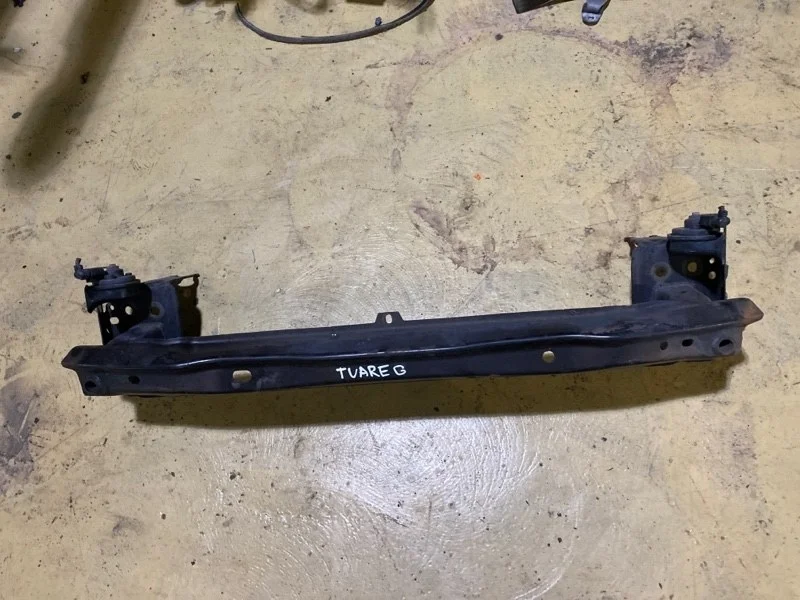 Усилитель бампера Volkswagen Touareg 2009 7L0807109E GP BKS, передний