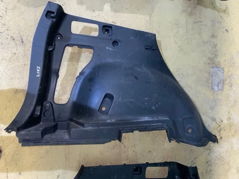 Обшивка багажника Toyota Rav4 2010 6474042050 XA30 1AZ-FE, задняя левая