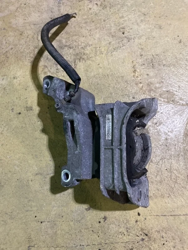 Подушка двигателя Nissan Juke 2013 112101KA0A YF15 HR16DE