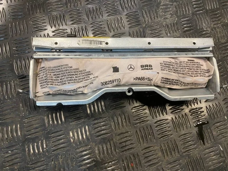 Подушка коленная Mercedes Benz C A2048602002 W204 OM646