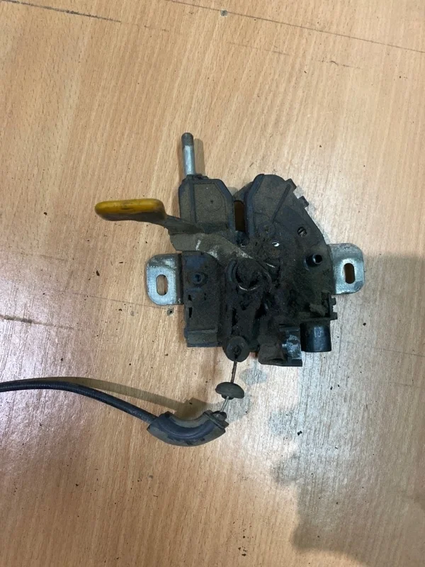 Замок капота Ford Mondeo 1490198 4