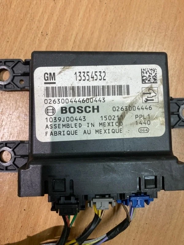 Блок управления парктрониками Opel Mokka 2015 13354532 12-15 F16D4