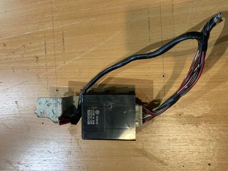 Блок управления Mitsubishi L 200 2013 MN141469 KB4T 4D56