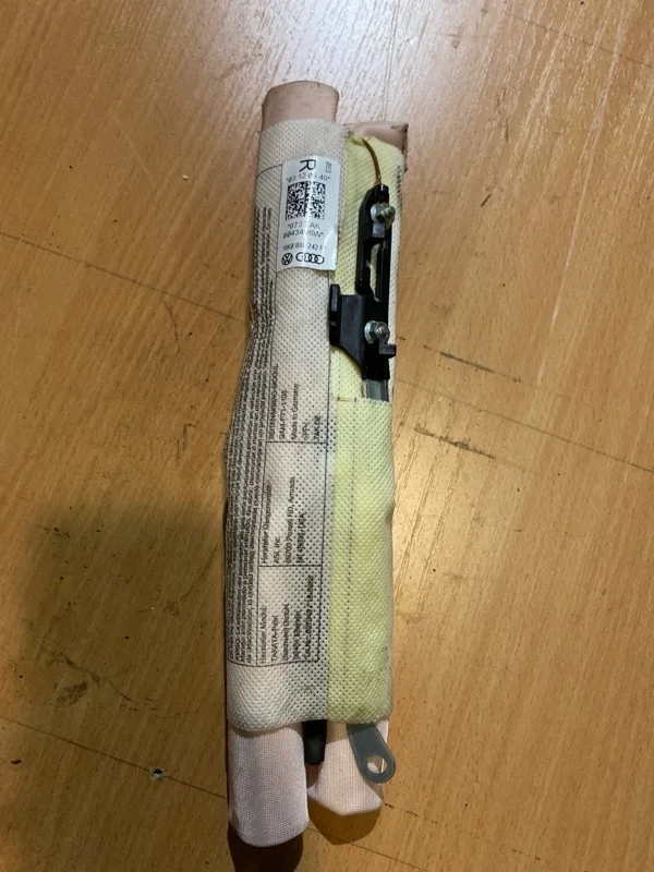 Подушка безопасности в сиденье Audi A4 2010 8K0880242F B8 CDH, правая