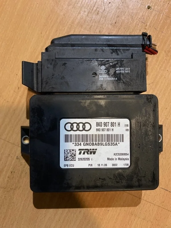 Блок управления стояночным тормозом Audi A4 2010 8K0907801H B8 CDH