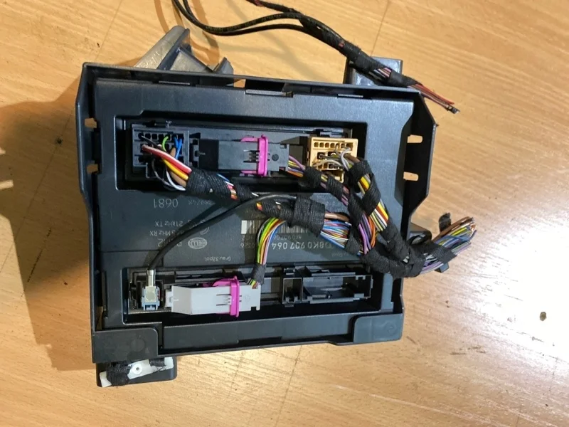 Блок комфорта Audi A4 2010 8K0907064DP B8 CDH, правый