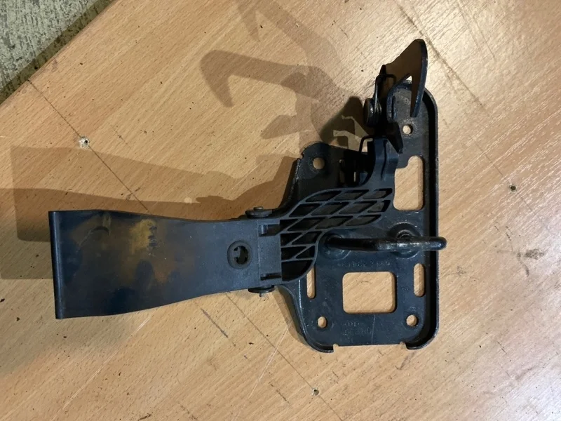 Замок капота Audi A4 2010 8T0823480 B8 CDH