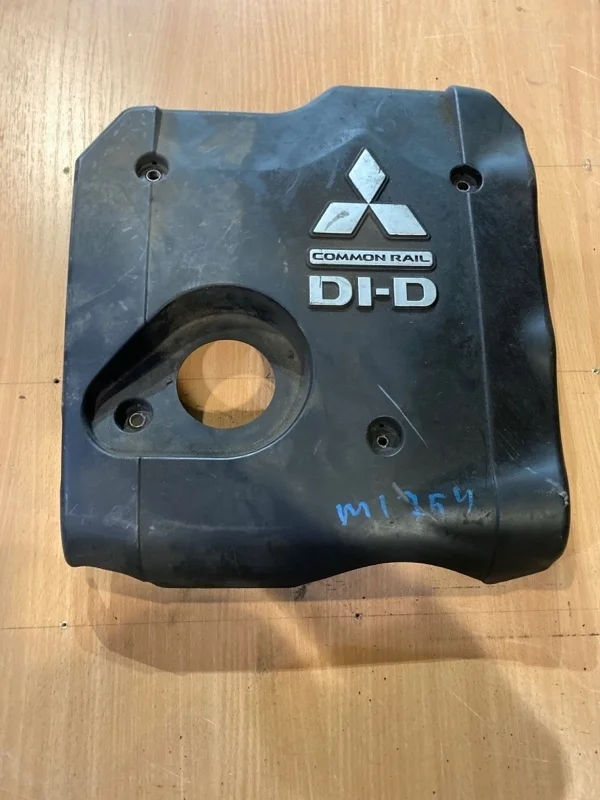 Декоративная крышка двигателя Mitsubishi L 200 2013 MN171914 KB4T 4D56