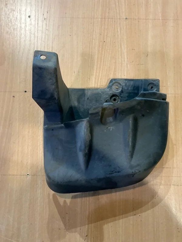 Брызговик Mitsubishi L 200 2013 MN117448 KB4T 4D56, передний правый