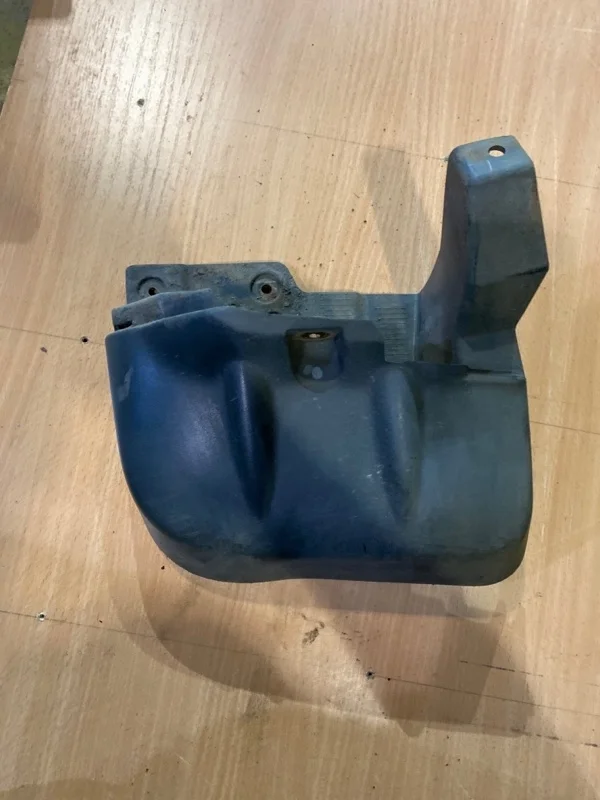 Брызговик Mitsubishi L 200 2013 MN117447 KB4T 4D56, передний левый