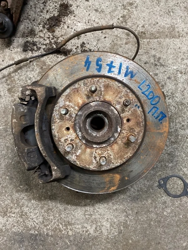 Кулак поворотный Mitsubishi L 200 2013 3870A110 KB4T 4D56, передний правый