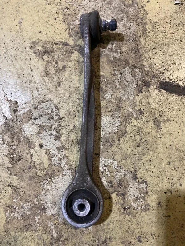 Рычаг Audi A4 2010 8K0407506A B8 CDH, передний правый