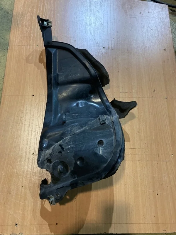 Пыльник моторного отсека Audi Q7 2008 4L0819512 4LB BUG, правый