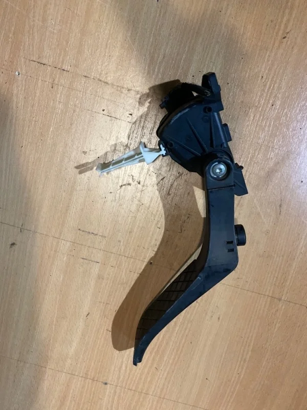 Педаль газа Audi Q7 2008 7L0723507 4LB BUG