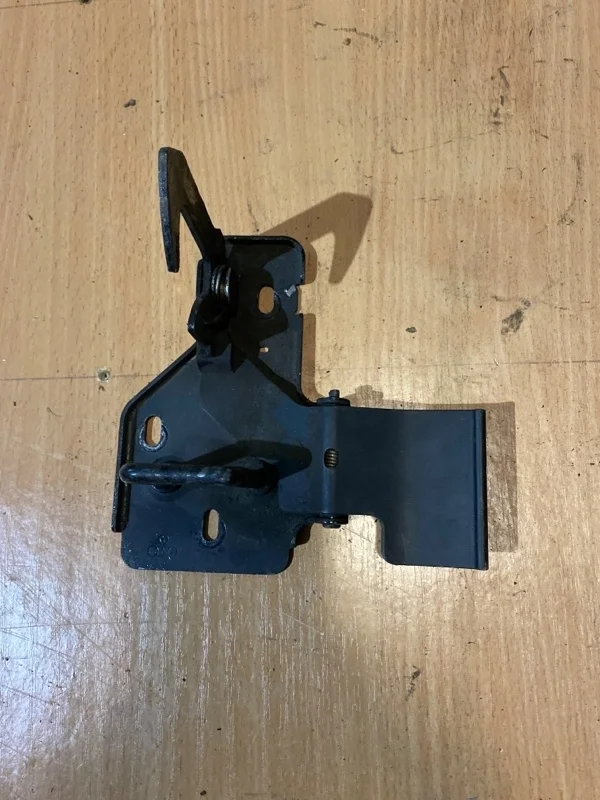 Замок капота Audi Q7 2008 4L0823480 4LB BUG