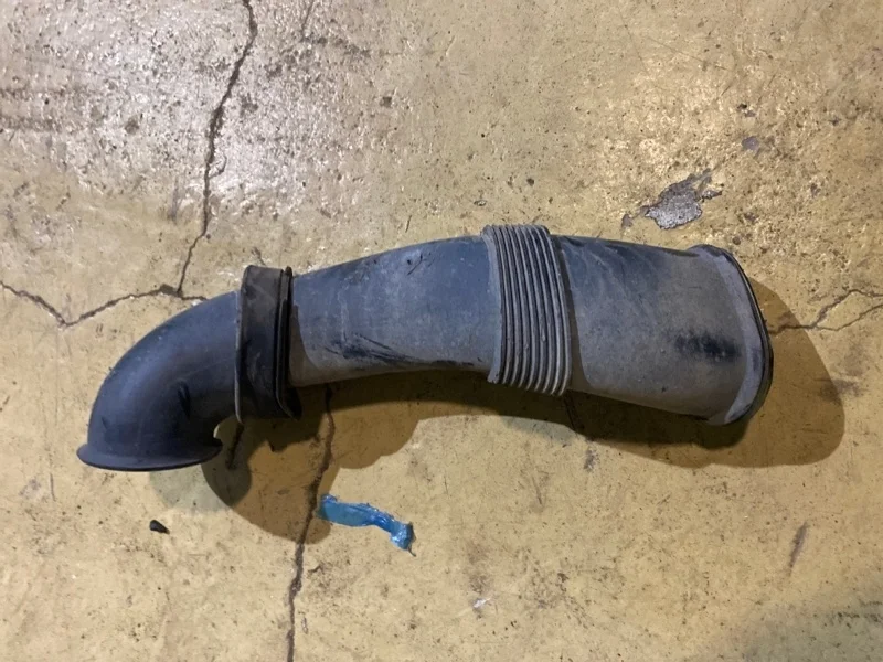 Патрубок воздушного фильтра Audi Q7 2008 7L6129752B 4LB BUG