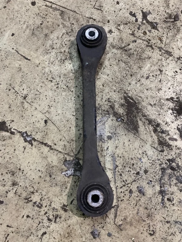 Рычаг Audi A4 2010 8K0501529L B8 CDH, задний правый
