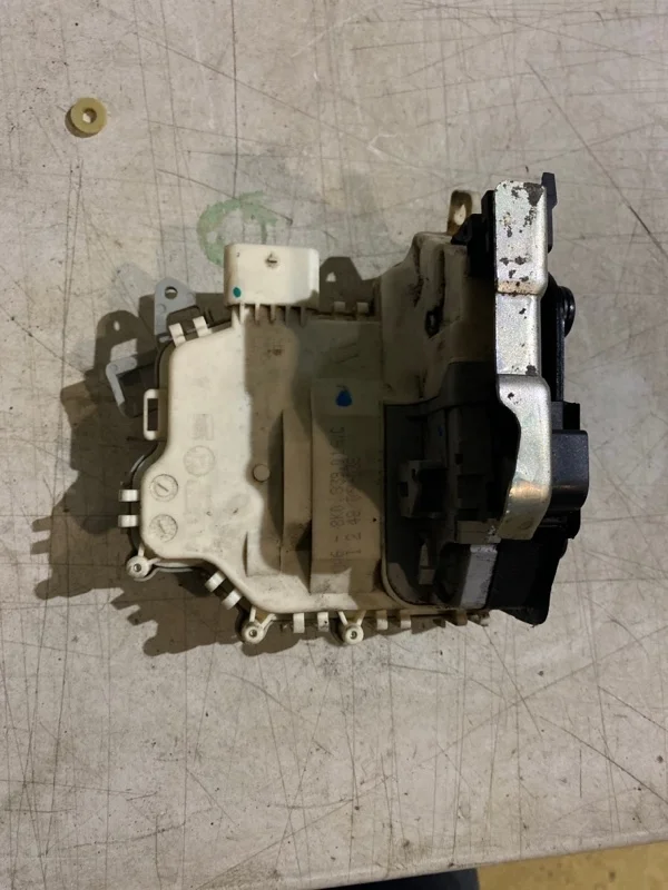Замок двери Audi A4 2010 8K0839016 B8 CDH, задний правый