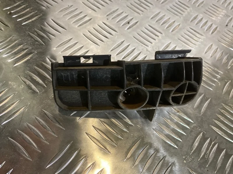 Кронштейн бампера Toyota Auris 5256302030 E150 1ZR-FE, задний левый