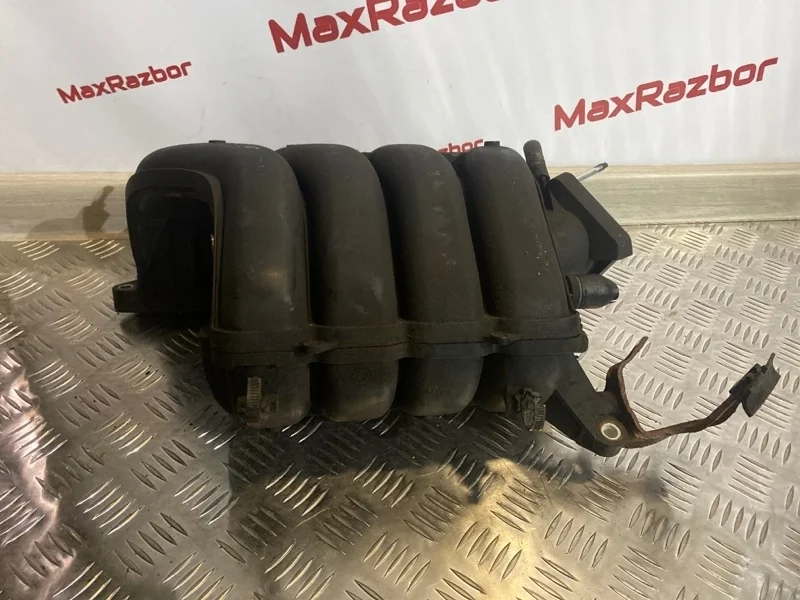 Впускной коллектор Toyota Auris 1712037020 E150 1ZR-FE