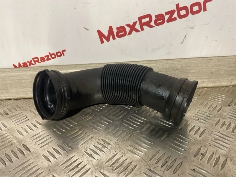 Патрубок воздушный Audi Q5 06H129629 8RB CNCB
