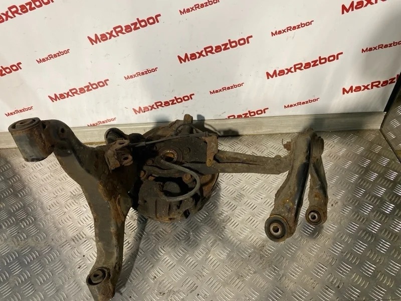 Кулак Nissan Pathfinder 400145X00C R51 YD25DDTI, передний правый