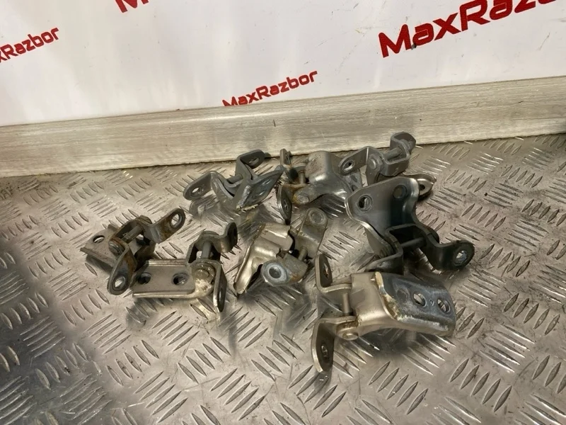 Петля двери Toyota Camry 6871012151 XV40 2GR-FE