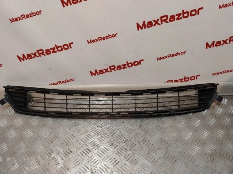 Решетка в бампер Toyota Rav4 2013 5311242090 XA40 2AD-FTV