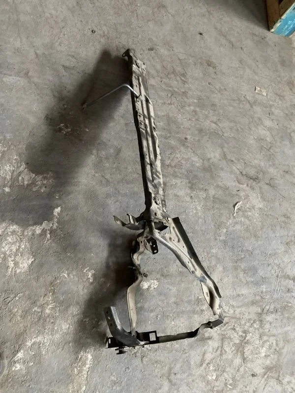 Планка радиатора Mercedes Benz C 2046200072 W204 OM646