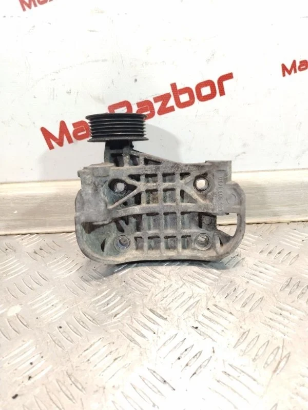 Кронштейн генератора Audi Q7 2008 059903143 4LB BUG