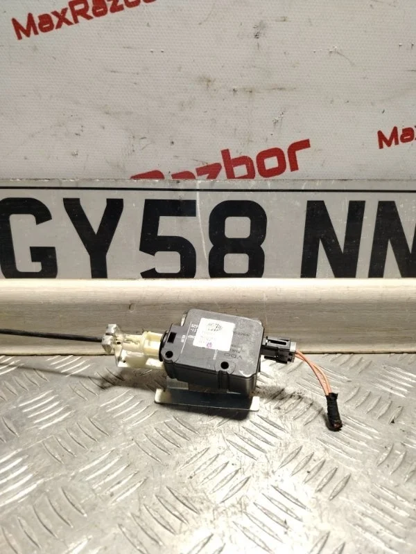 Активатор лючка бензобака Land Rover Discovery 3 FSG500013 L319 276DT
