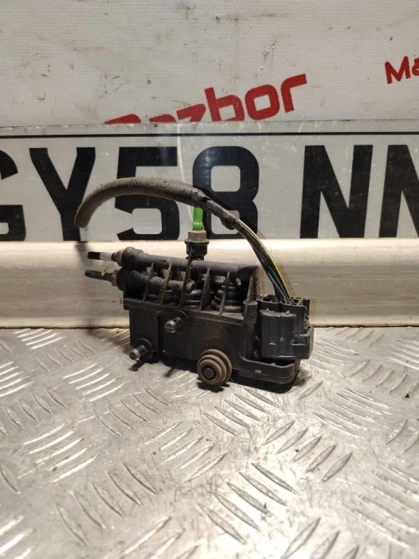 Блок клапанов пневмоподвески Land Rover Discovery 3 RVH000095 L319 276DT