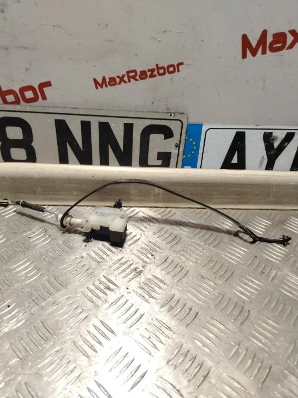 Активатор лючка бензобака Volkswagen Touareg 1J0810773 GP