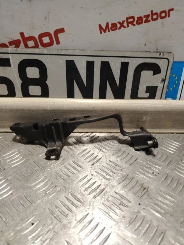 Крепление фары Volkswagen Touareg 7L0805733 GP, левое
