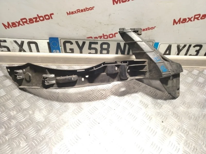 Кронштейн бампера Volkswagen Touareg 7L6807184 GP, передний правый