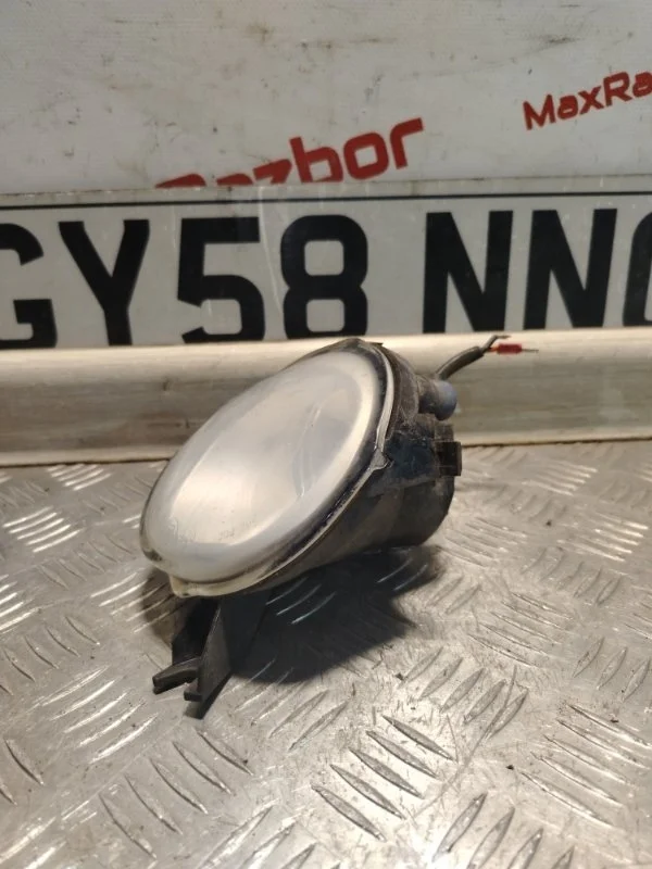 Противотуманная фара Volkswagen Touareg 7L5941700C GP, правая