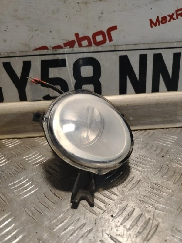 Противотуманная фара Volkswagen Touareg 7L5941699D GP, левая