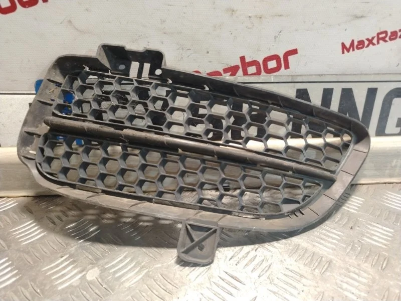 Решетка в бампер Volkswagen Touareg 7L6853665B GP, левая
