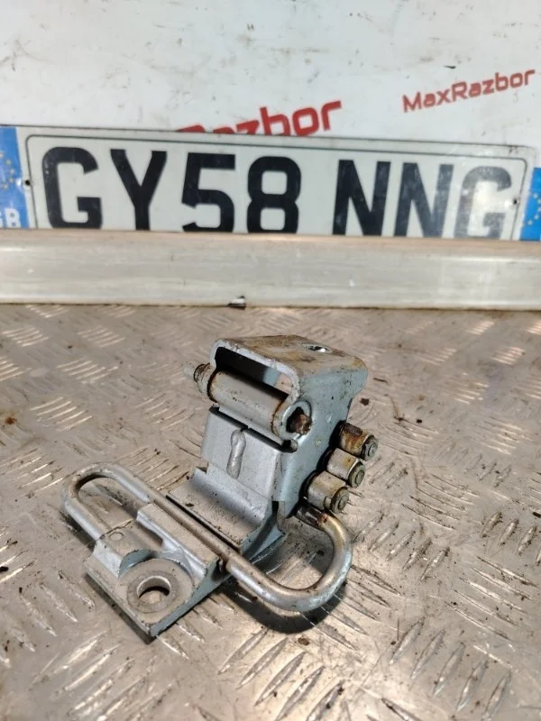 Петля двери Volkswagen Touareg 7L0831411A GP