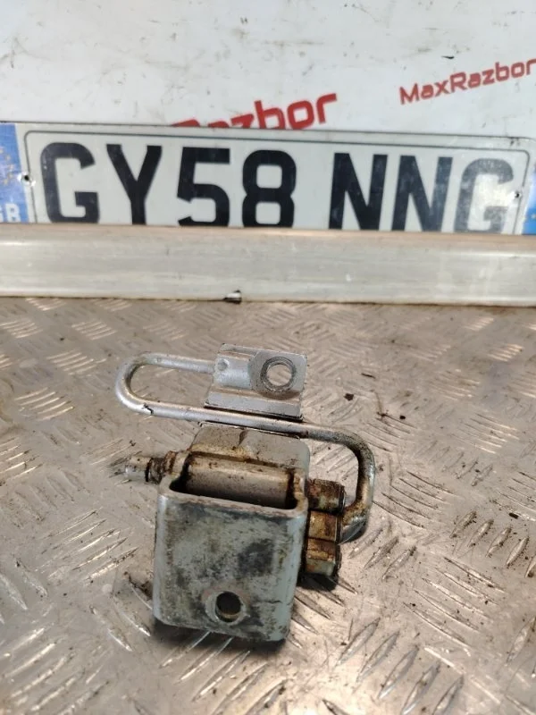 Петля двери Volkswagen Touareg 7L0831412A GP